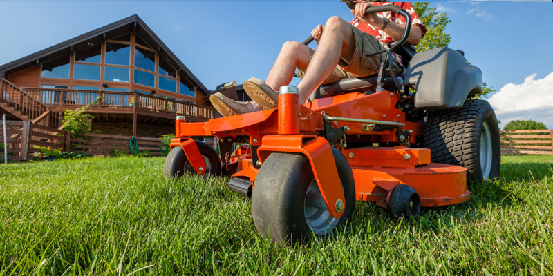 Read more about the article Should You Choose a Zero-Turn Mower or a Riding Mower?