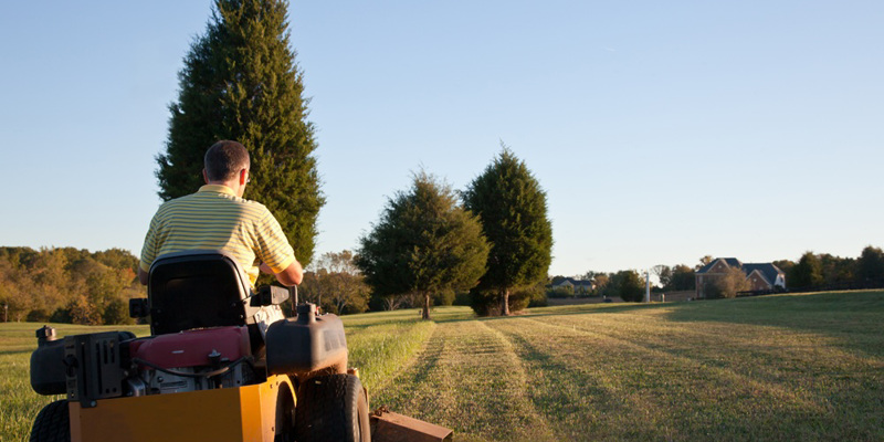 You are currently viewing Mastering Your Zero-Turn Mower: A Guide to Effortless Lawn Care